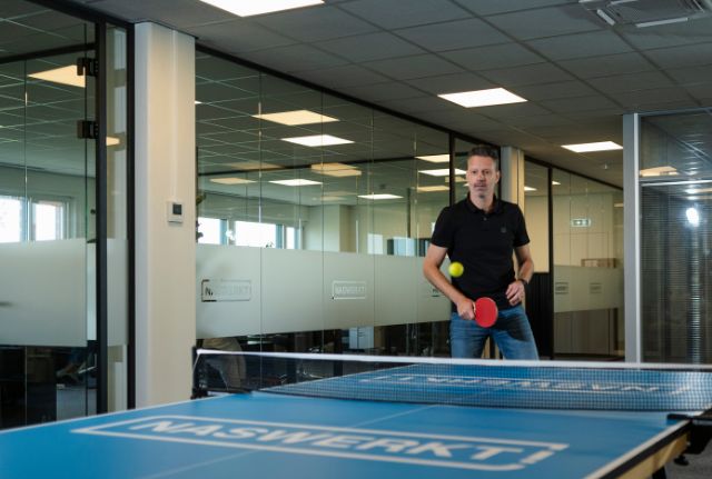 Martijn van sales aan het pingpongen